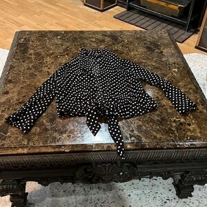 Zara basic collection top that ties in front large. A191